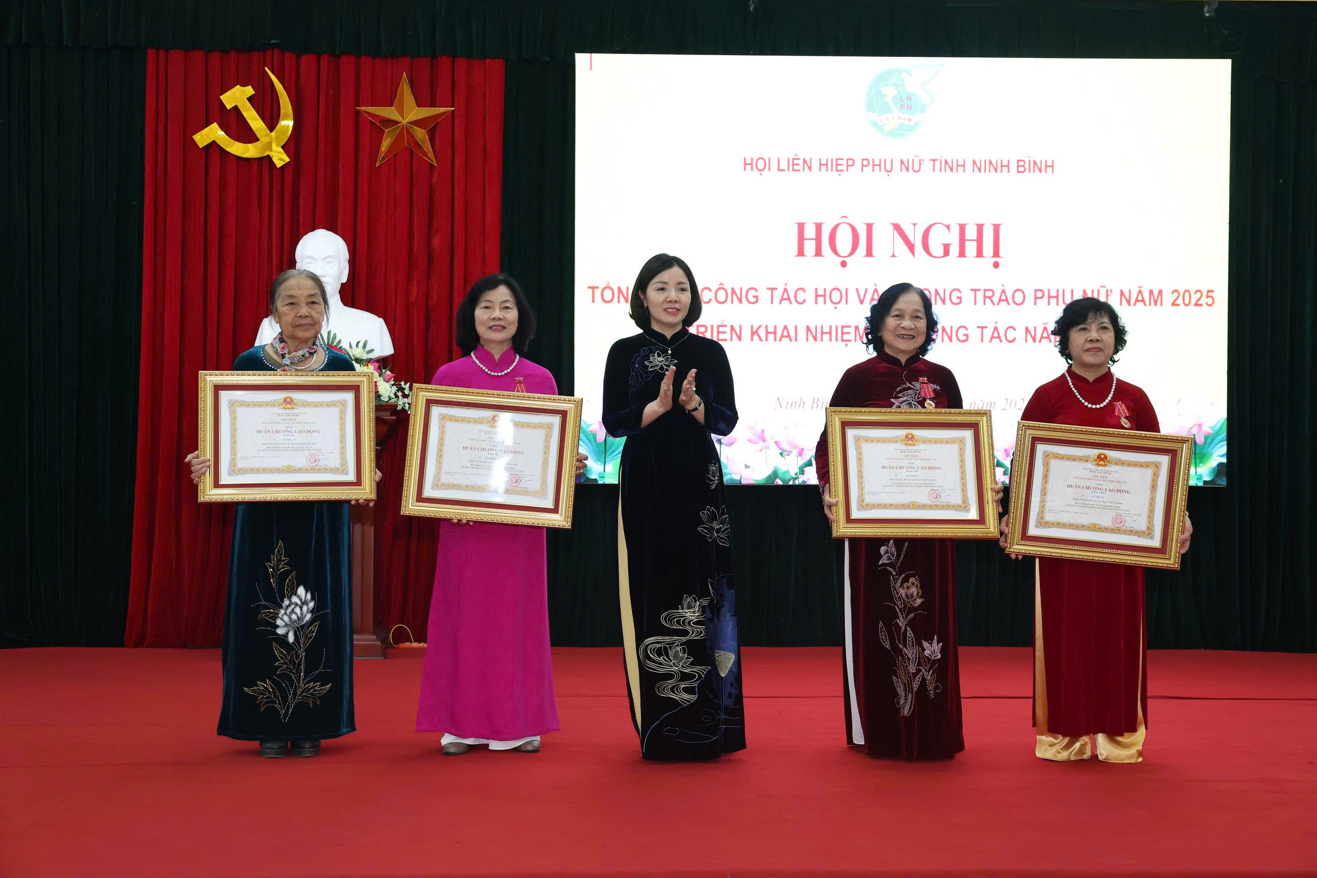 Hội LHPN tỉnh Ninh Bình đỡ đầu 219 trẻ mồ côi trong năm 2025- Ảnh 2. Hội LHPN tỉnh Ninh Bình đỡ đầu 219 trẻ mồ côi trong năm 2025- Ảnh 2.