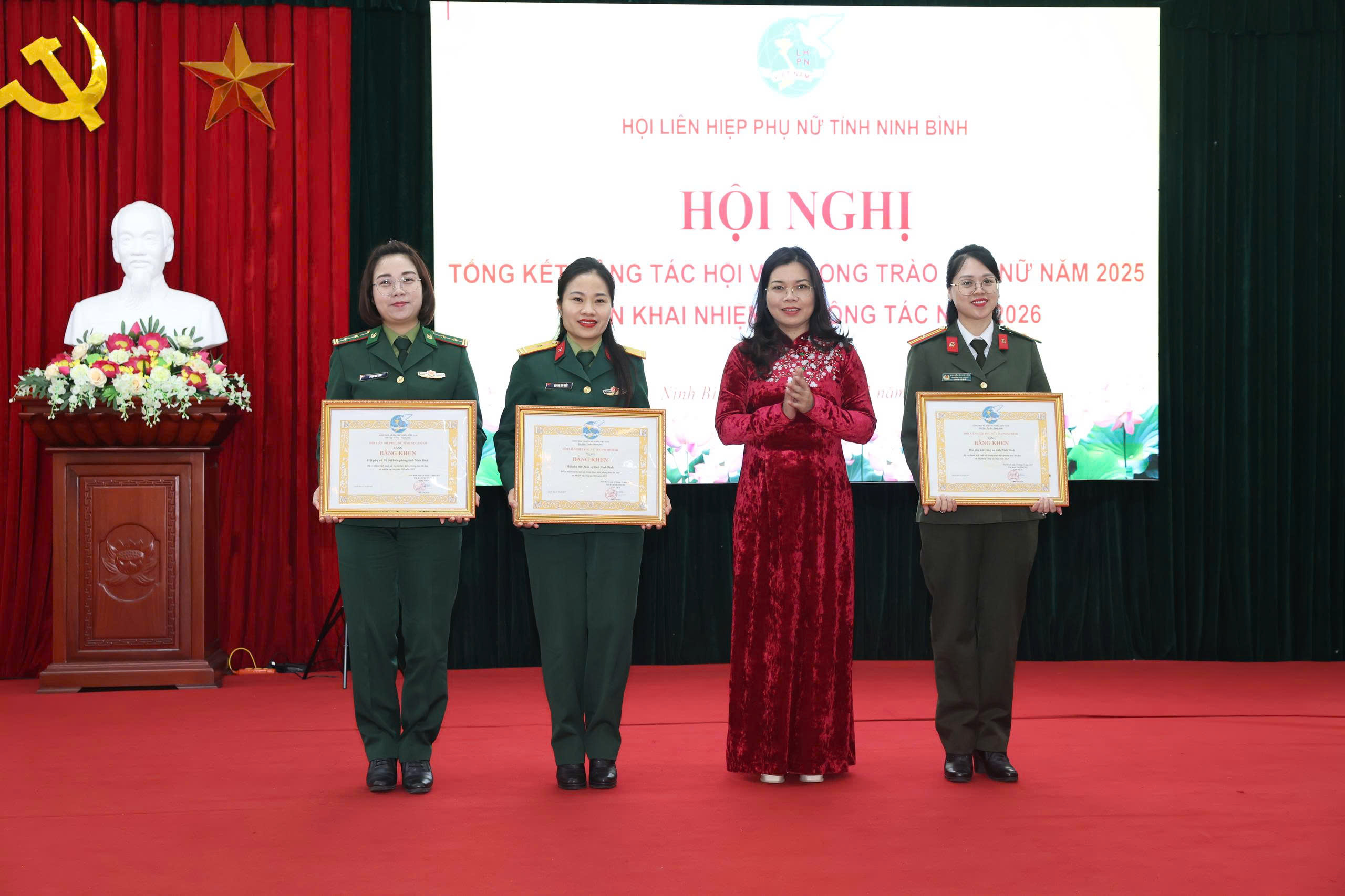 Hội LHPN tỉnh Ninh Bình đỡ đầu 219 trẻ mồ côi trong năm 2025- Ảnh 1. Hội LHPN tỉnh Ninh Bình đỡ đầu 219 trẻ mồ côi trong năm 2025- Ảnh 1.