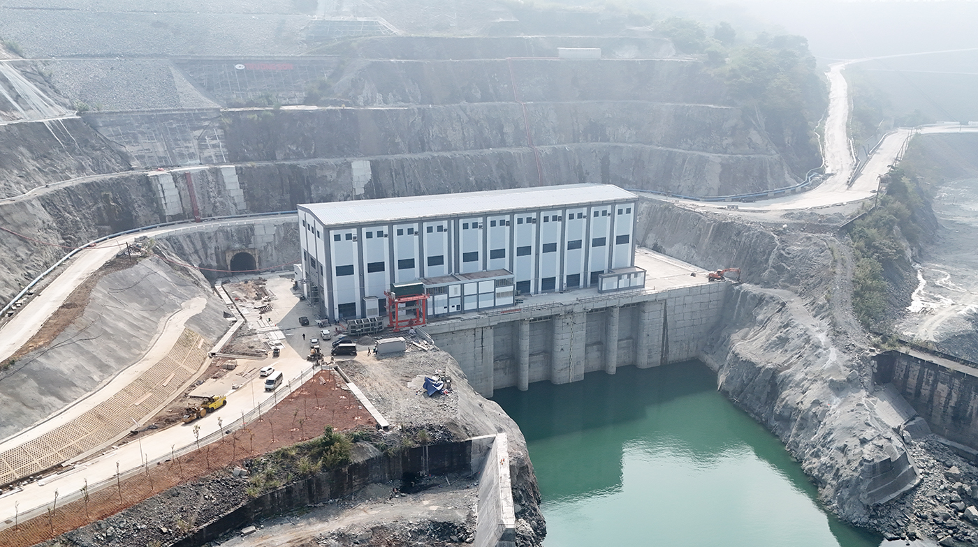 EVN nỗ lực vượt khó, hoạt thành vượt chỉ tiêu sản xuất, kinh doanh năm 2025- Ảnh 3. https://evn.com.vn/userfile/User/minhhanh/images/2025/12/21225hoabinhmr-20251202191144022.jpg