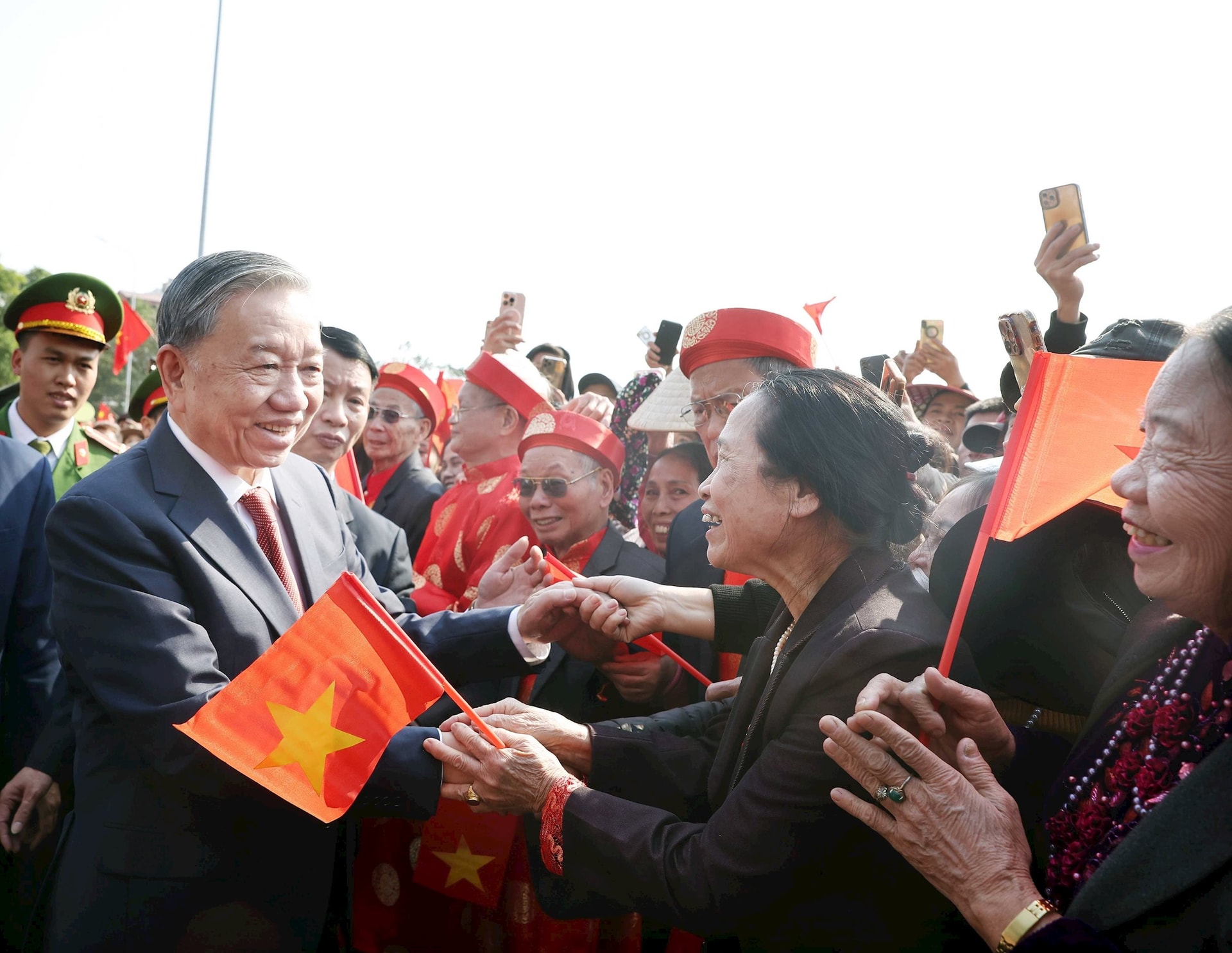 Phát huy trí tuệ và bản lĩnh Việt Nam vững bước tiến mạnh trong kỷ nguyên phát triển mới- Ảnh 10.