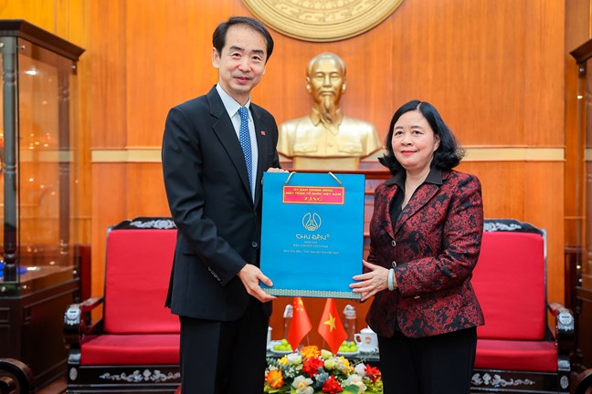 Tiếp nhận 500.000 USD từ Chính phủ Trung Quốc hỗ trợ khắc phục hậu quả mưa lũ - Ảnh 3.