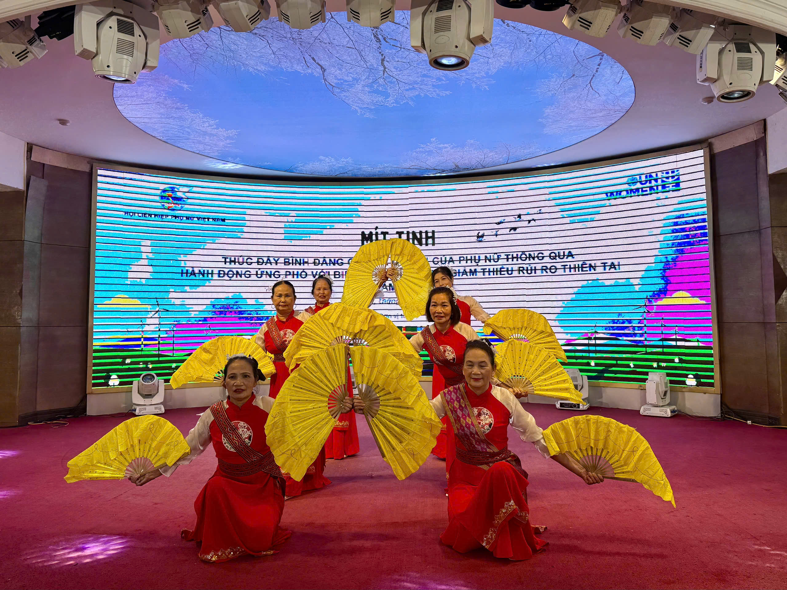 Thúc đẩy bình đẳng giới và quyền của phụ nữ thông qua hành động ứng phó với biến đổi khí hậu - Ảnh 4. Thúc đẩy bình đẳng giới và quyền của phụ nữ thông qua hành động ứng phó với biến đổi khí hậu - Ảnh 4.