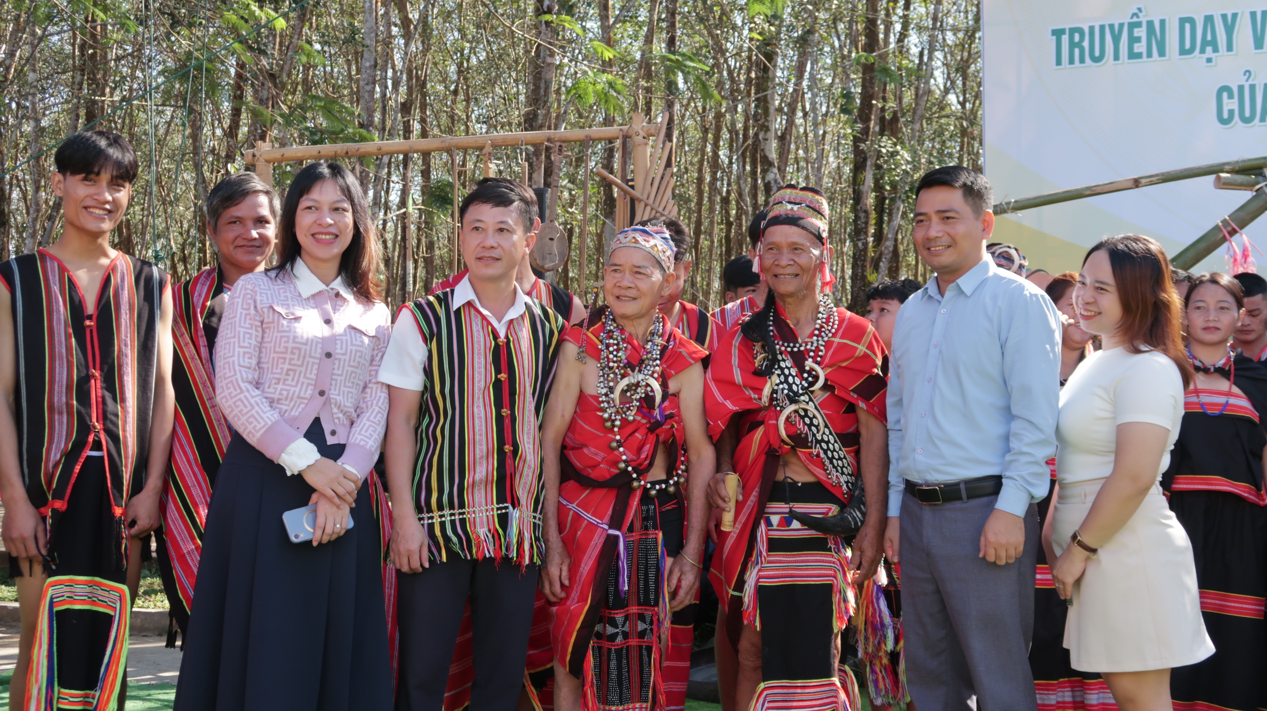 Tiếp nối mạch nguồn, phát huy giá trị văn hóa đồng bào Giẻ Triêng qua Lễ Mừng lúa mới- Ảnh 21. Tiếp nối mạch nguồn, phát huy giá trị văn hóa đồng bào Giẻ Triêng qua Lễ Mừng lúa mới- Ảnh 21.