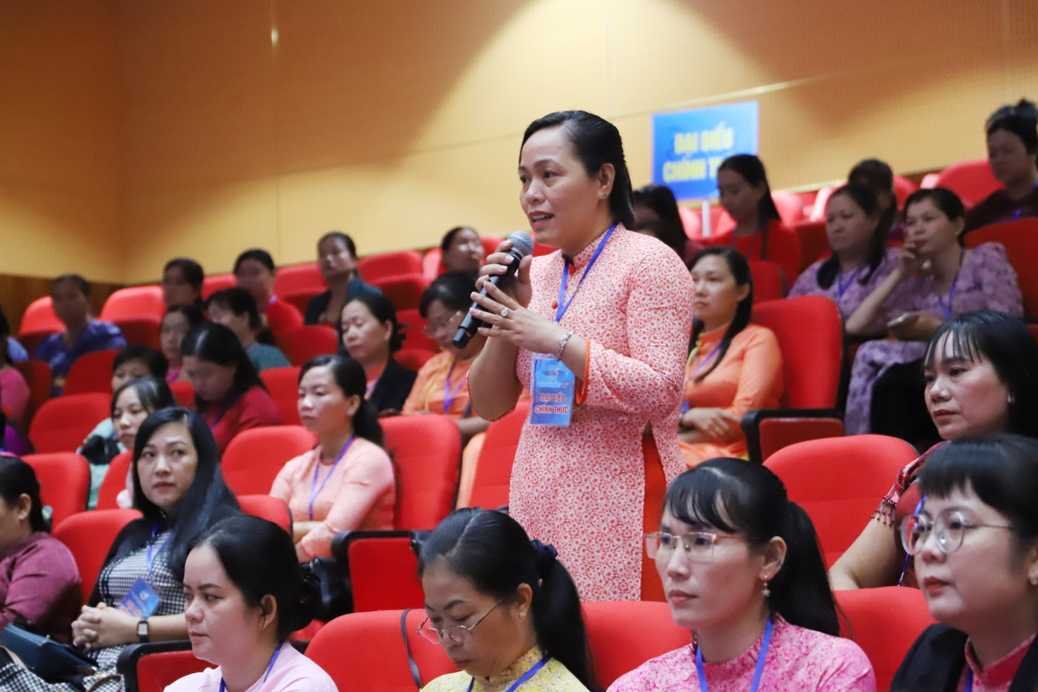 Phụ nữ là nguồn lực quan trọng đưa Vĩnh Long phát triển đúng định hướng- Ảnh 2. Phụ nữ là nguồn lực quan trọng đưa Vĩnh Long phát triển đúng định hướng- Ảnh 2.