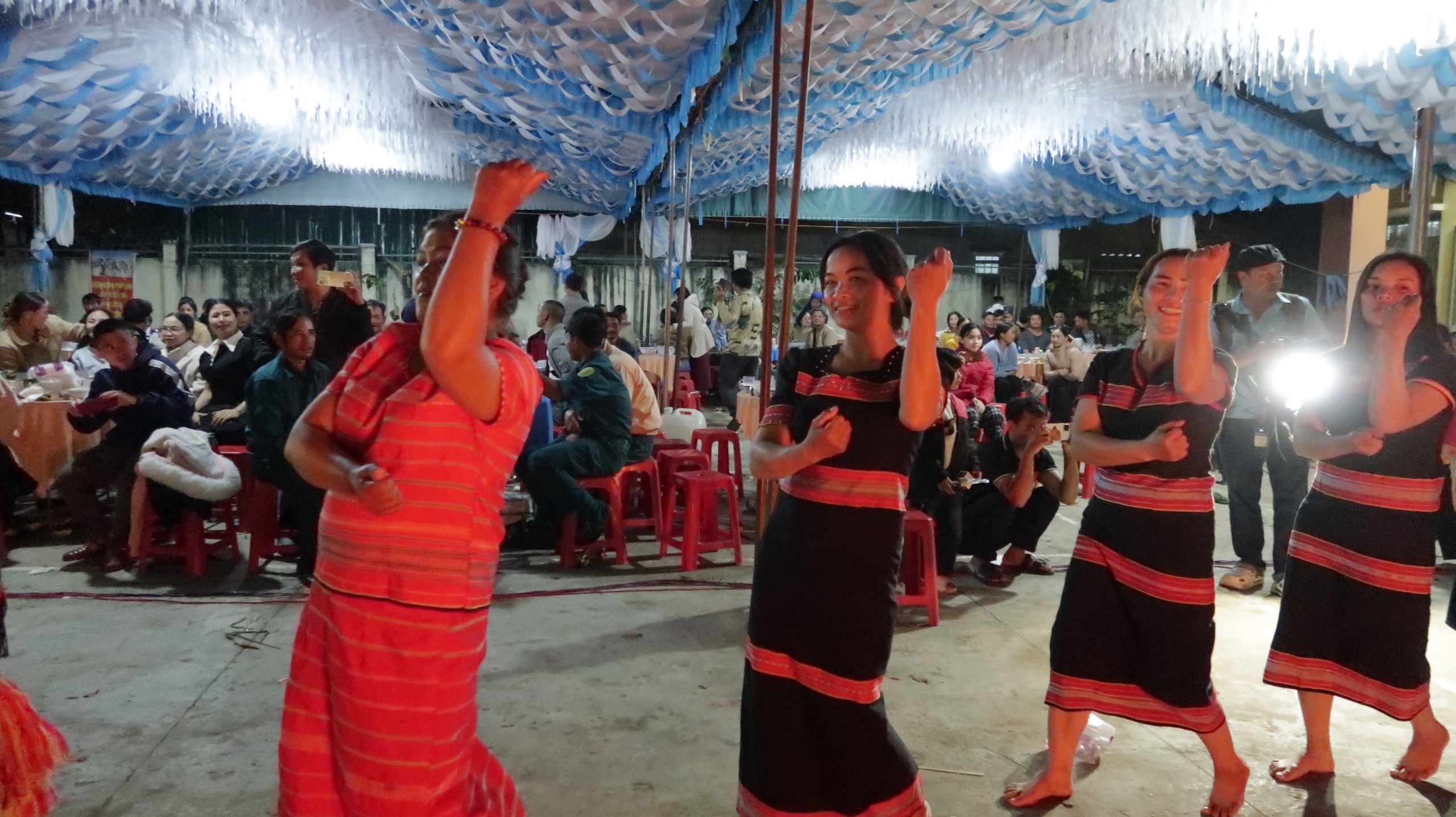 Dấu ấn phụ nữ Giẻ Triêng trong giữ gìn văn hóa truyền thống- Ảnh 6. Dấu ấn phụ nữ Giẻ Triêng trong giữ gìn văn hóa truyền thống- Ảnh 6.