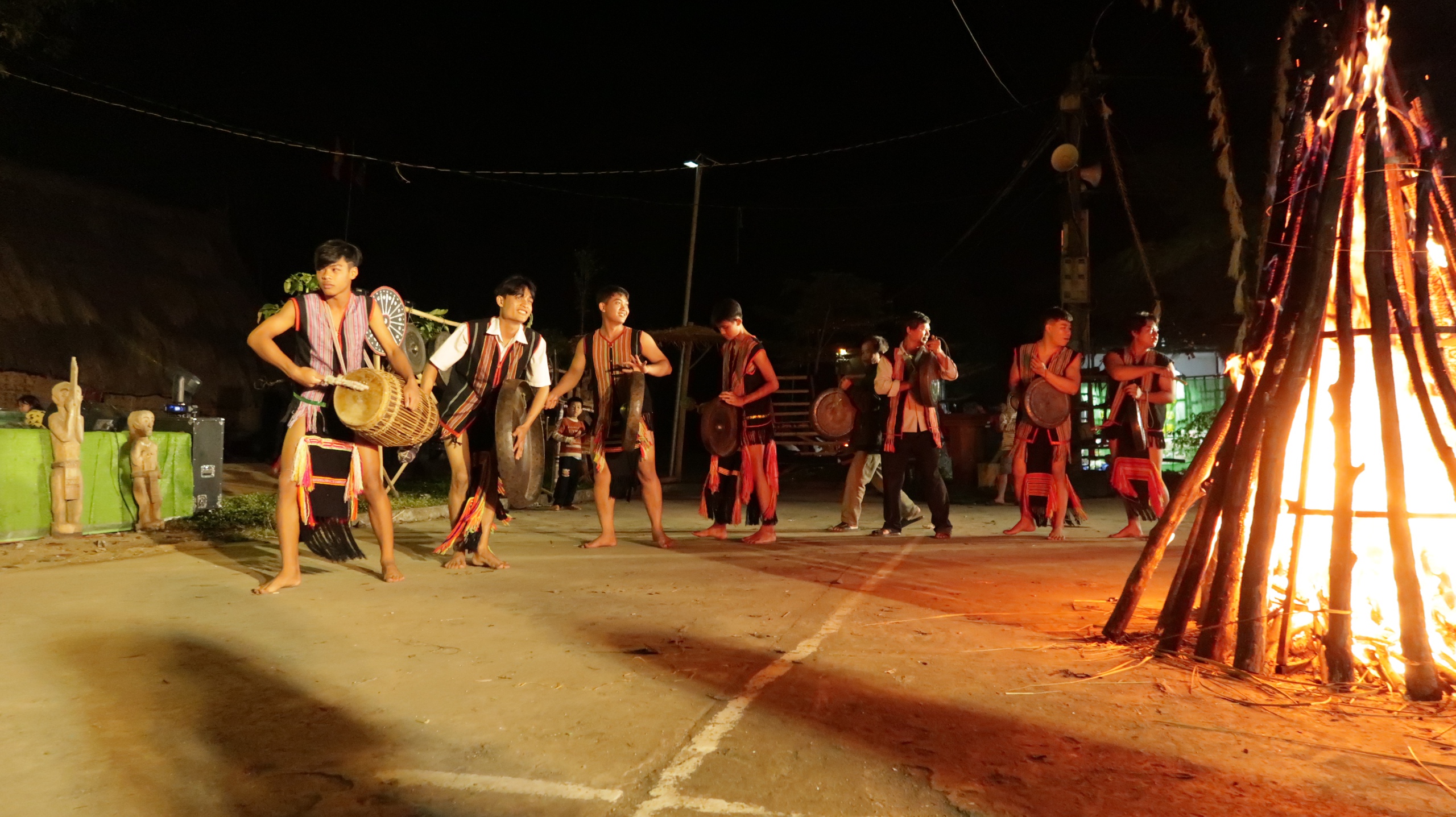 Dấu ấn phụ nữ Giẻ Triêng trong giữ gìn văn hóa truyền thống- Ảnh 5. Dấu ấn phụ nữ Giẻ Triêng trong giữ gìn văn hóa truyền thống- Ảnh 5.