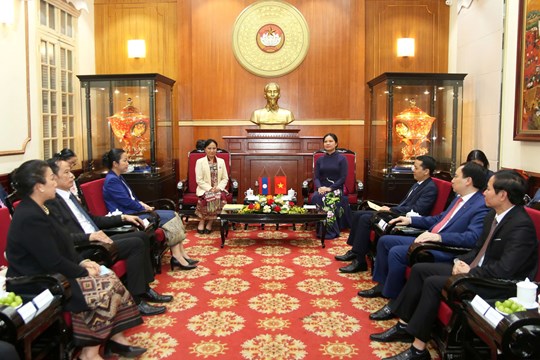 Phó Chủ tịch Hà Thị Nga tiếp Đoàn đại biểu Ủy ban Trung ương Mặt trận Lào xây dựng đất nước- Ảnh 1. Phó Chủ tịch Hà Thị Nga tiếp Đoàn đại biểu Ủy ban Trung ương Mặt trận Lào xây dựng đất nước- Ảnh 1.