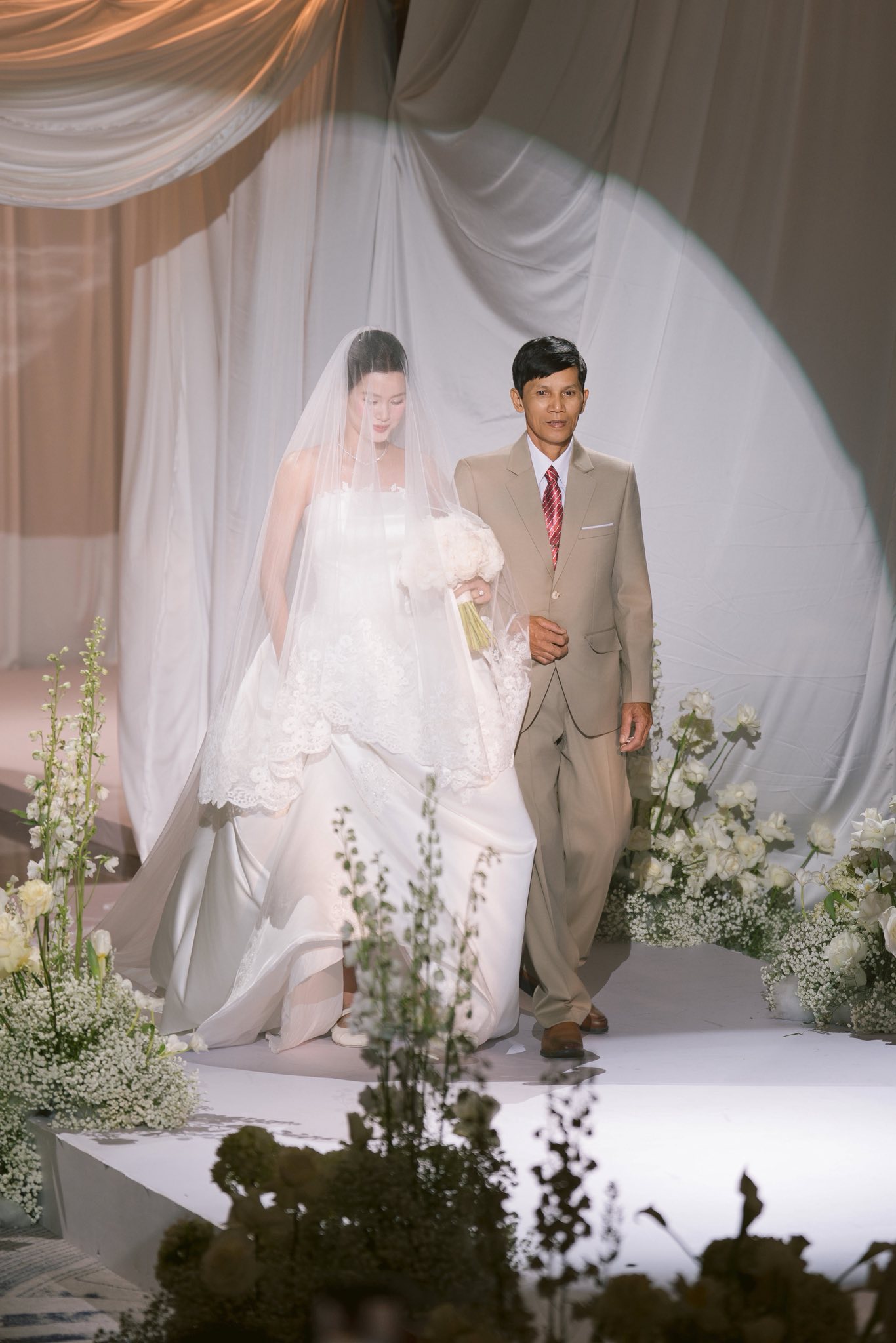 Á hậu Hương Ly viết tâm thư sau đám cưới, tiết lộ tính cách của chồng- Ảnh 1. Á hậu Hương Ly viết tâm thư sau đám cưới, tiết lộ tính cách của chồng- Ảnh 1.