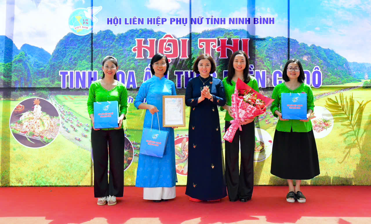 Đại hội đại biểu Phụ nữ tỉnh Ninh Bình lần thứ I, nhiệm kỳ 2025-2030: Tầm nhìn dài hạn, khát vọng lớn- Ảnh 6. Đại hội đại biểu Phụ nữ tỉnh Ninh Bình lần thứ I, nhiệm kỳ 2025-2030: Tầm nhìn dài hạn, khát vọng lớn- Ảnh 6.