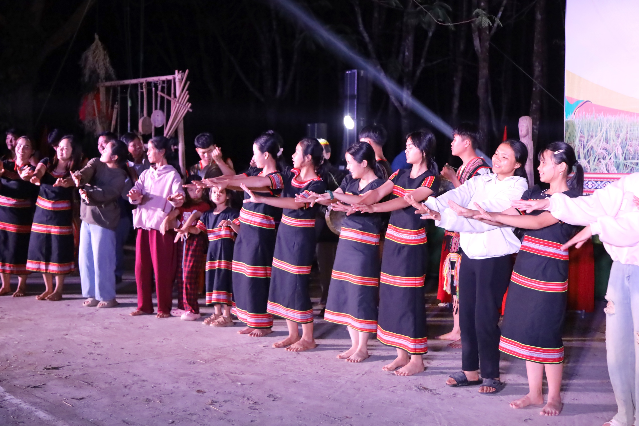 Bảo tồn văn hóa truyền thống của đồng bào Giẻ Triêng gắn với phát triển du lịch cộng đồng- Ảnh 4. Bảo tồn văn hóa truyền thống của đồng bào Giẻ Triêng gắn với phát triển du lịch cộng đồng- Ảnh 4.