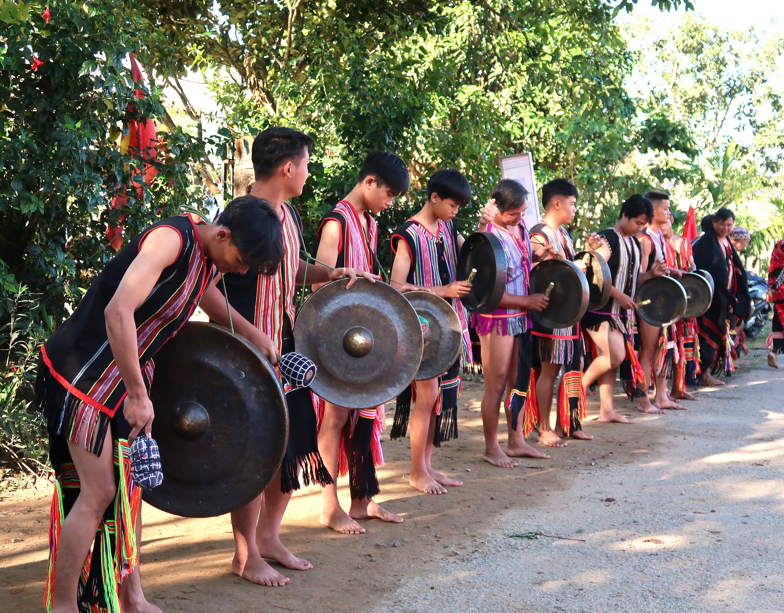 Bảo tồn văn hóa truyền thống của đồng bào Giẻ Triêng gắn với phát triển du lịch cộng đồng- Ảnh 7. Bảo tồn văn hóa truyền thống của đồng bào Giẻ Triêng gắn với phát triển du lịch cộng đồng- Ảnh 7.