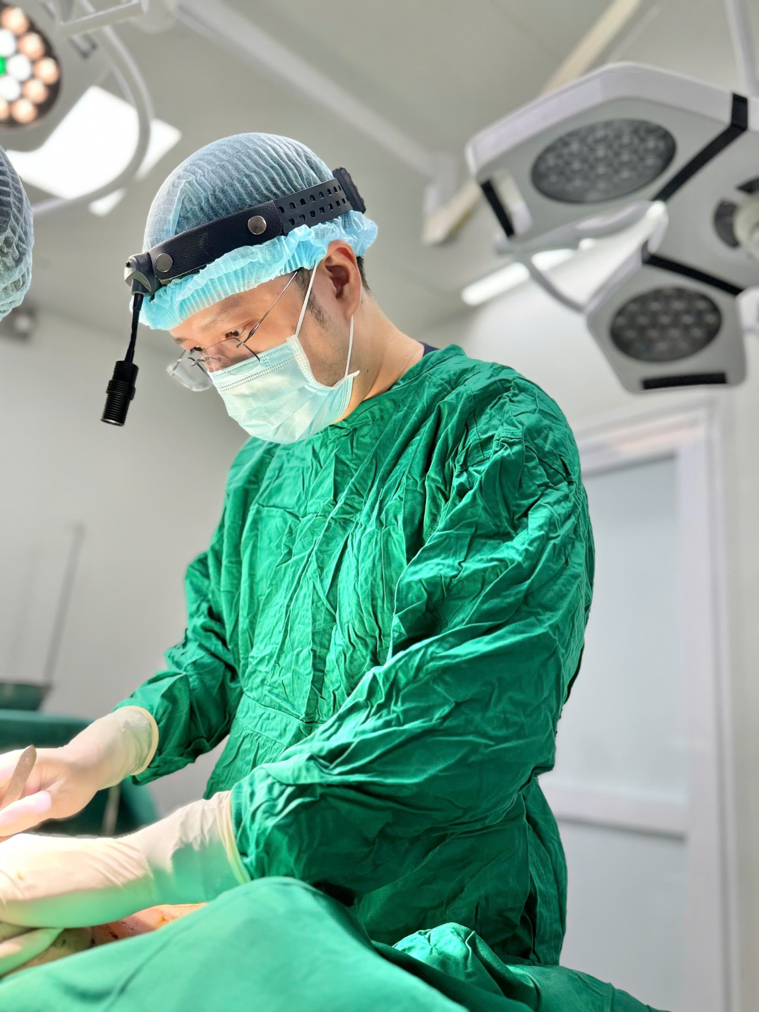 DR Giang Đức hành trình trở thành bác sĩ thẩm mỹ uy tín top đầu: Nghề đẹp nhưng không dễ- Ảnh 2. DR Giang Đức hành trình trở thành bác sĩ thẩm mỹ uy tín top đầu: Nghề đẹp nhưng không dễ- Ảnh 2.