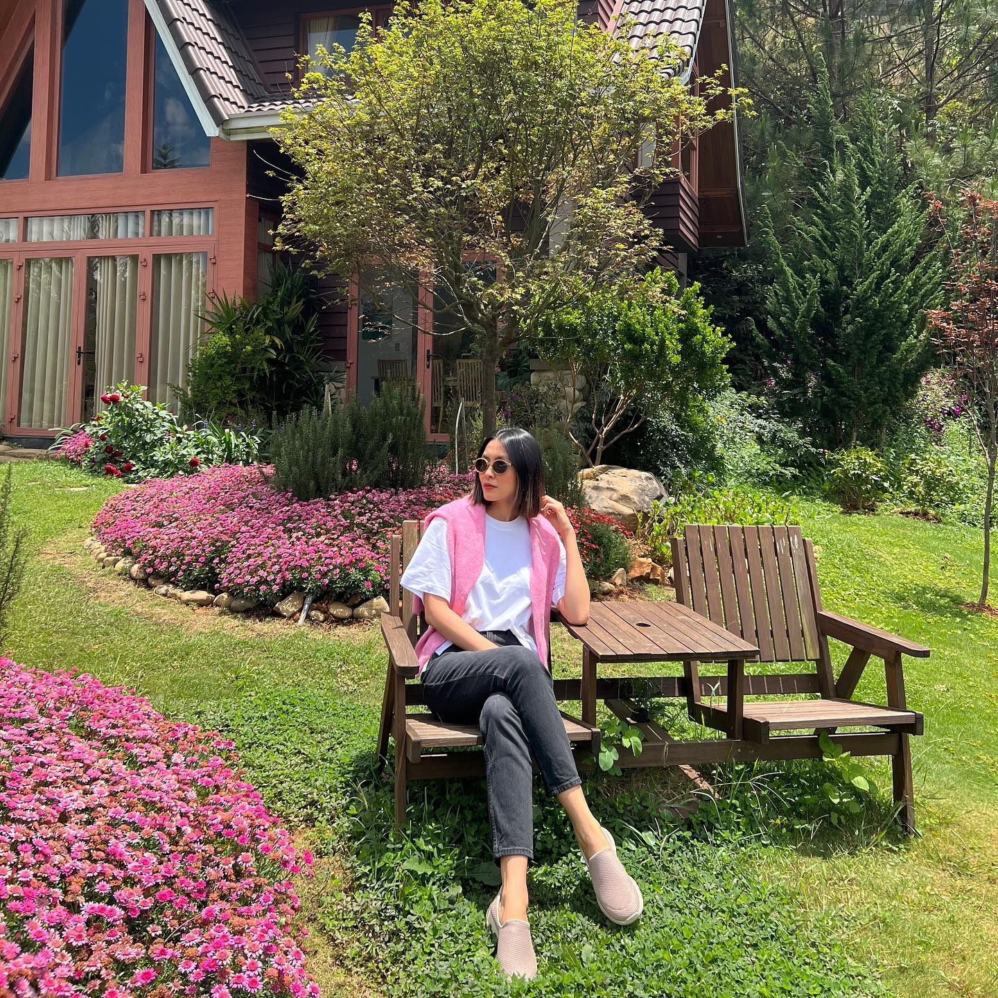Thời trang đi du lịch của Tăng Thanh Hà đơn giản nhưng rất ăn ảnh- Ảnh 8. Thời trang đi du lịch của Tăng Thanh Hà đơn giản nhưng rất ăn ảnh- Ảnh 8.