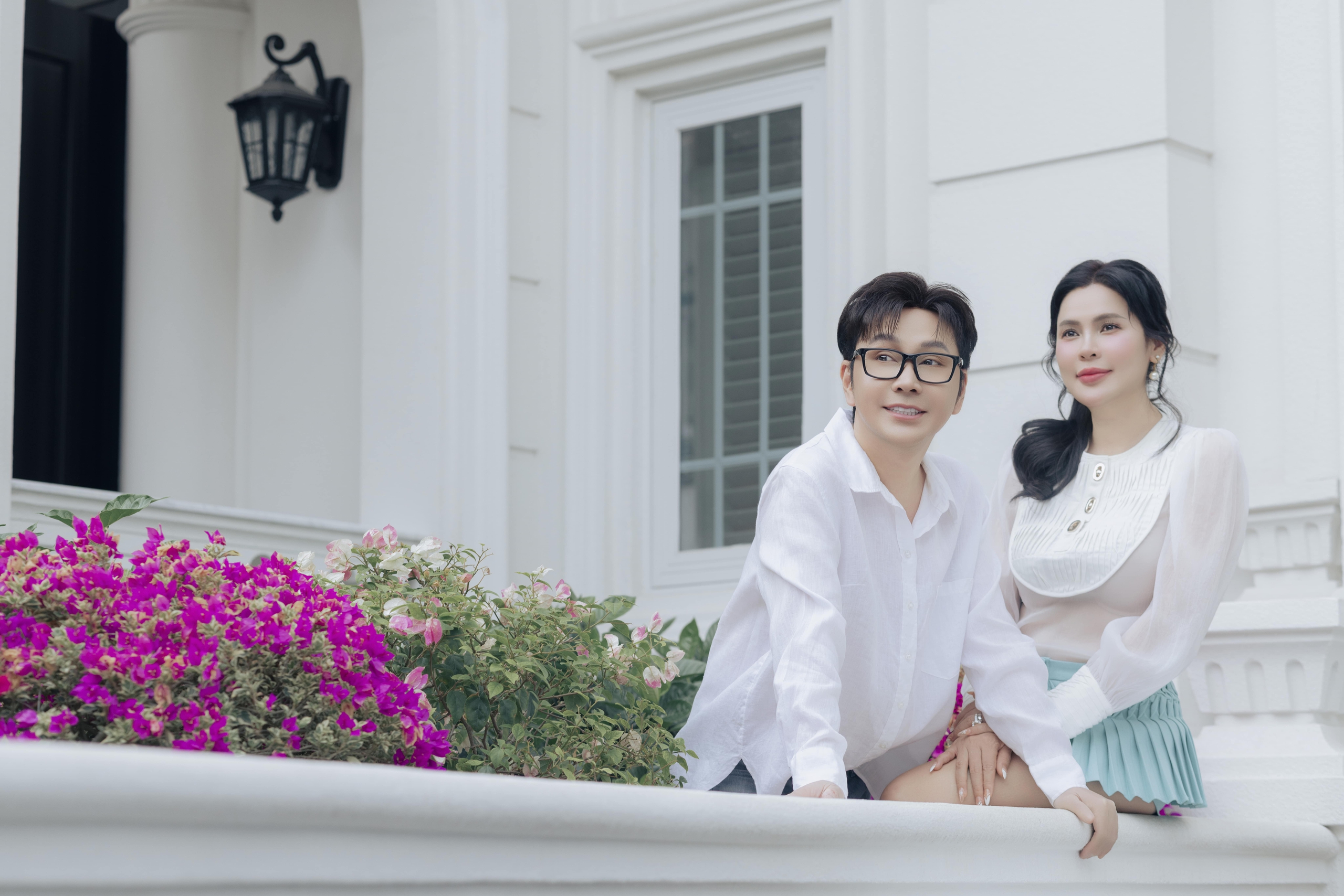 NSƯT Vũ Luân và Phương Lê đăng ký kết hôn được gần 1 năm NSƯT Vũ Luân và Phương Lê đăng ký kết hôn được gần 1 năm