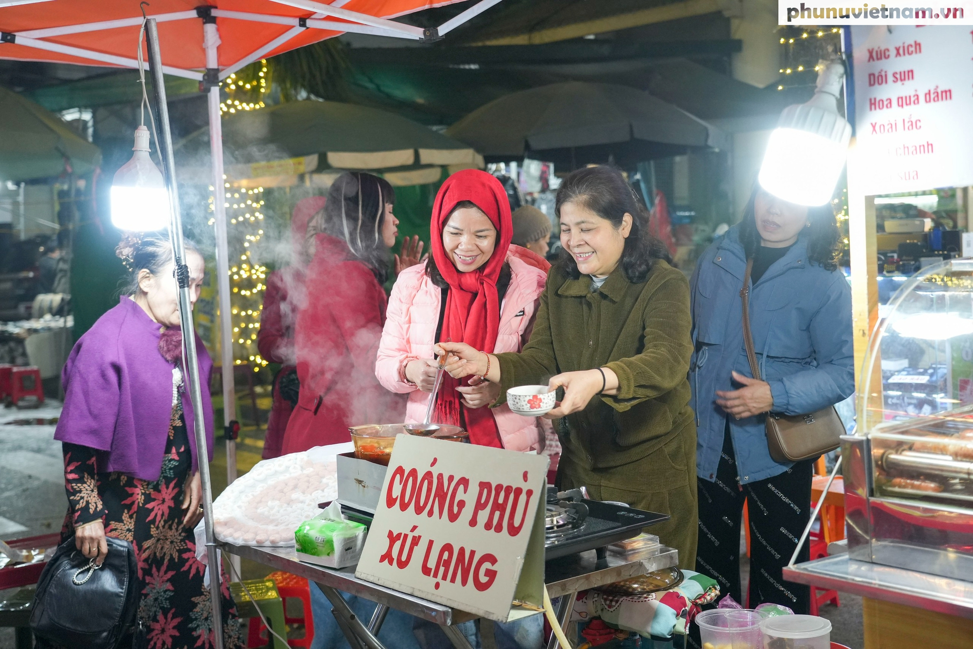 Lạng Sơn: Phố đi bộ Kỳ Lừa nhộn nhịp về đêm, sôi động văn nghệ, đa dạng ẩm thực- Ảnh 10.