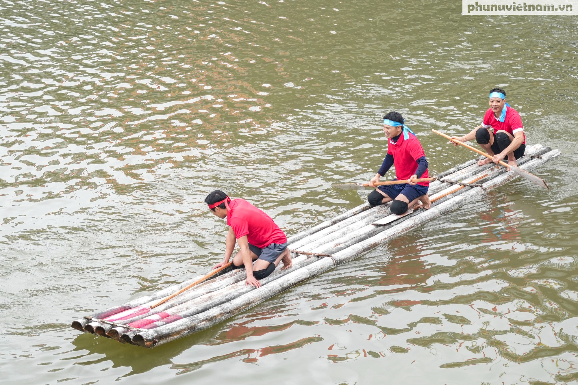 Hơn vạn người dự Lễ hội đua bè mảng trên sông Kỳ Cùng ở TP Lạng Sơn- Ảnh 3.