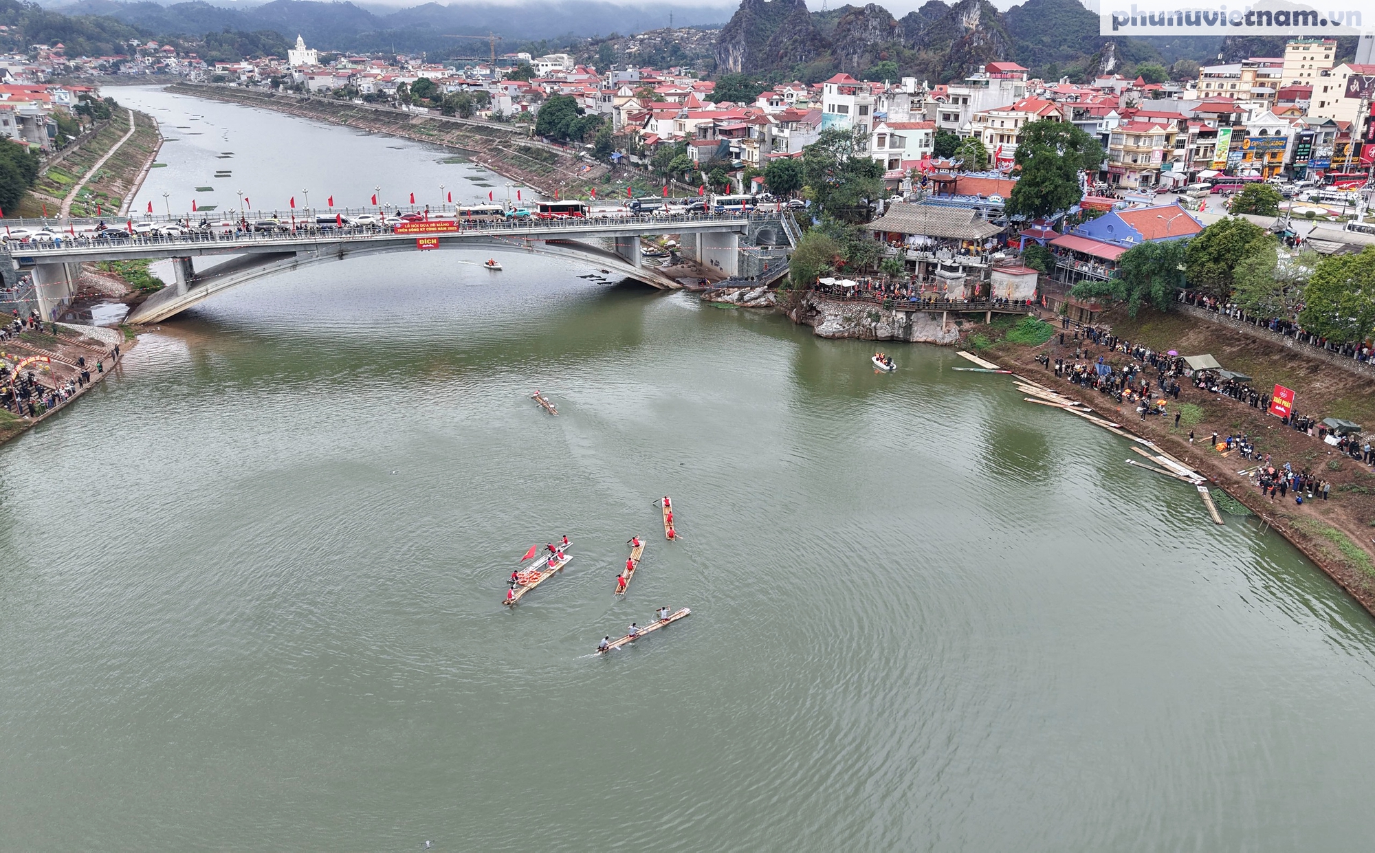 Hơn vạn người dự Lễ hội đua bè mảng trên sông Kỳ Cùng ở TP Lạng Sơn- Ảnh 25.