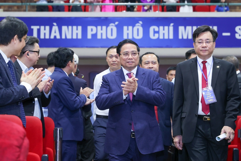 ĐH Quốc gia TPHCM cần phát huy 3 "tiên phong xuất sắc", vào nhóm 100 đại học hàng đầu châu Á- Ảnh 2. ĐH Quốc gia TPHCM cần phát huy 3 "tiên phong xuất sắc", vào nhóm 100 đại học hàng đầu châu Á- Ảnh 2.