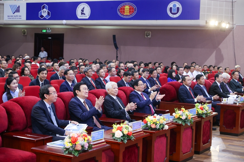 ĐH Quốc gia TPHCM cần phát huy 3 "tiên phong xuất sắc", vào nhóm 100 đại học hàng đầu châu Á- Ảnh 3. ĐH Quốc gia TPHCM cần phát huy 3 "tiên phong xuất sắc", vào nhóm 100 đại học hàng đầu châu Á- Ảnh 3.