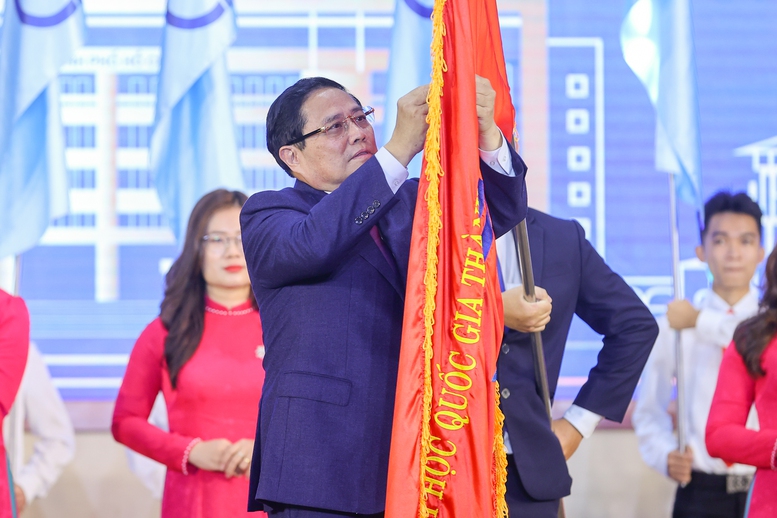 ĐH Quốc gia TPHCM cần phát huy 3 "tiên phong xuất sắc", vào nhóm 100 đại học hàng đầu châu Á- Ảnh 5. ĐH Quốc gia TPHCM cần phát huy 3 "tiên phong xuất sắc", vào nhóm 100 đại học hàng đầu châu Á- Ảnh 5.