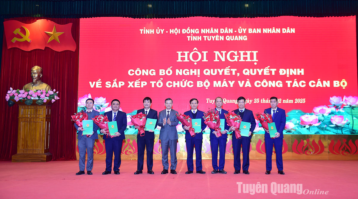 Tuyên Quang: Công bố nghị quyết, quyết định về sắp xếp tổ chức bộ máy và công tác cán bộ- Ảnh 9.