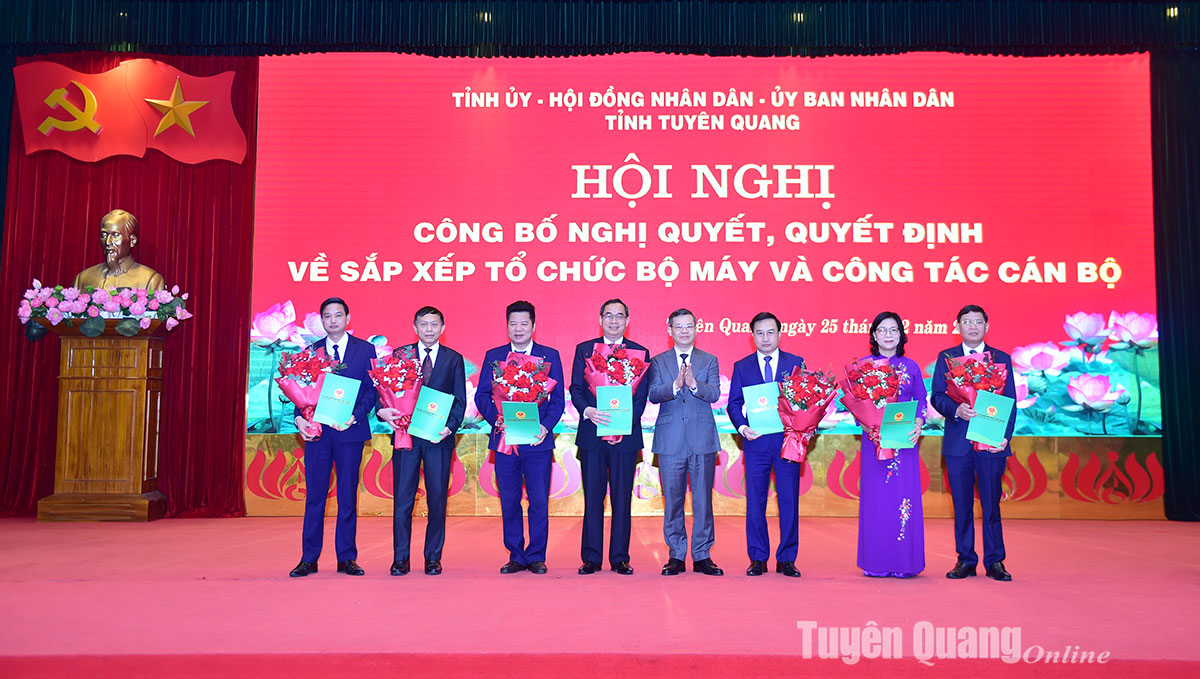 Tuyên Quang: Công bố nghị quyết, quyết định về sắp xếp tổ chức bộ máy và công tác cán bộ- Ảnh 10.