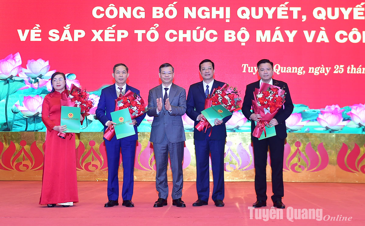 Tuyên Quang: Công bố nghị quyết, quyết định về sắp xếp tổ chức bộ máy và công tác cán bộ- Ảnh 11.