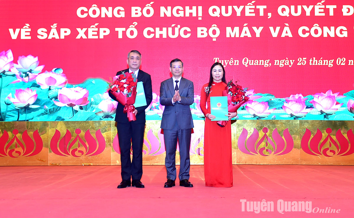 Tuyên Quang: Công bố nghị quyết, quyết định về sắp xếp tổ chức bộ máy và công tác cán bộ- Ảnh 13.