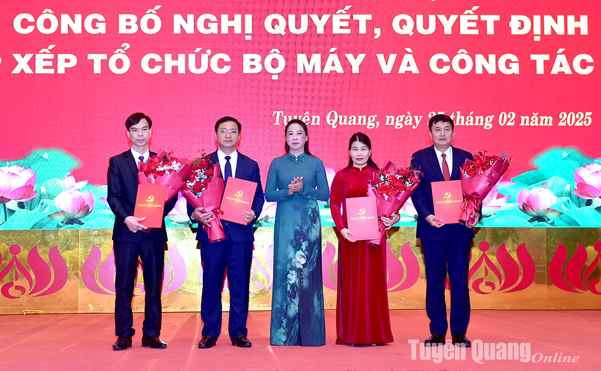 Tuyên Quang: Công bố nghị quyết, quyết định về sắp xếp tổ chức bộ máy và công tác cán bộ- Ảnh 7.