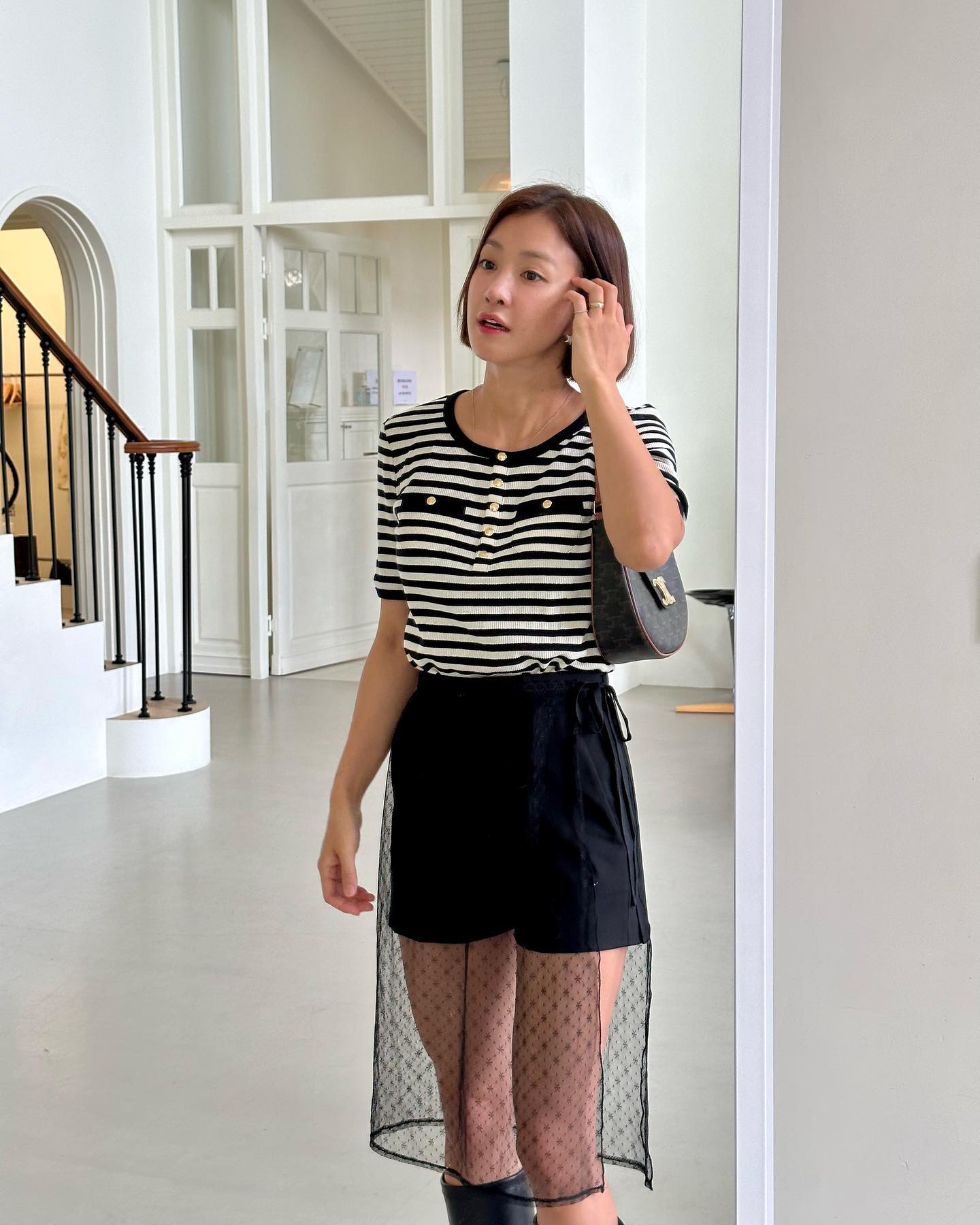 Phụ nữ trên 40 tuổi trẻ trung và năng động hơn với 10 cách mặc đồ ngắn- Ảnh 1. Phụ nữ trên 40 tuổi trẻ trung và năng động hơn với 10 cách mặc đồ ngắn- Ảnh 1.