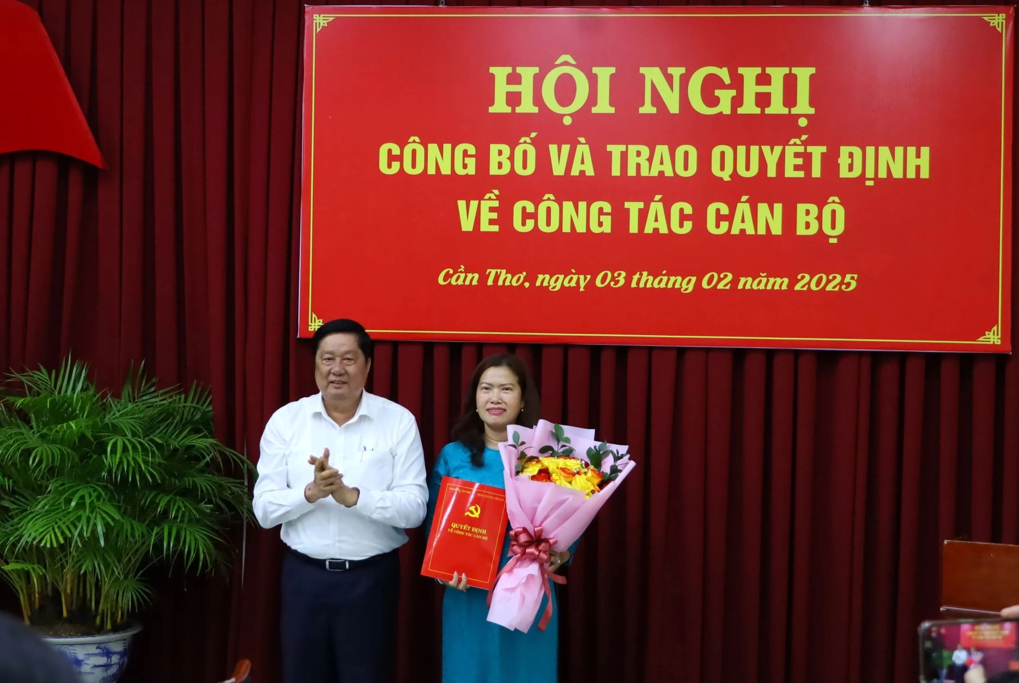 Cần Thơ: Phê chuẩn, điều động nữ Bí thư Quận ủy nhận nhiệm vụ mới- Ảnh 1.