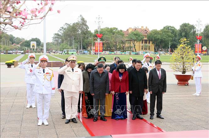 Kỷ niệm 95 năm Ngày thành lập Đảng: Lãnh đạo Đảng, Nhà nước vào Lăng viếng Chủ tịch Hồ Chí Minh- Ảnh 5.