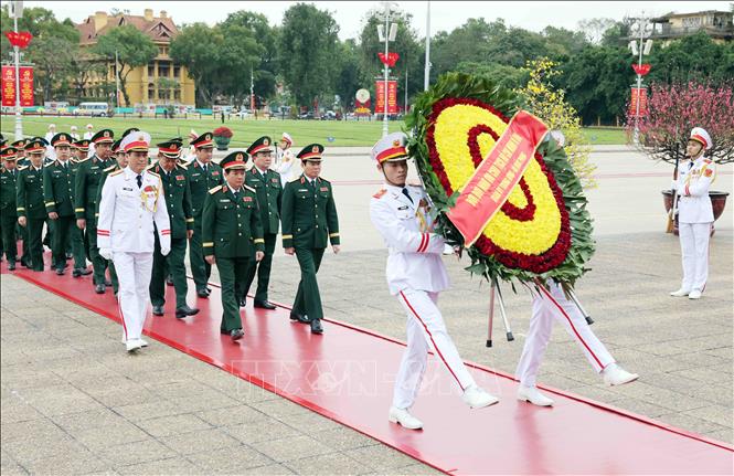 Kỷ niệm 95 năm Ngày thành lập Đảng: Lãnh đạo Đảng, Nhà nước vào Lăng viếng Chủ tịch Hồ Chí Minh- Ảnh 3.