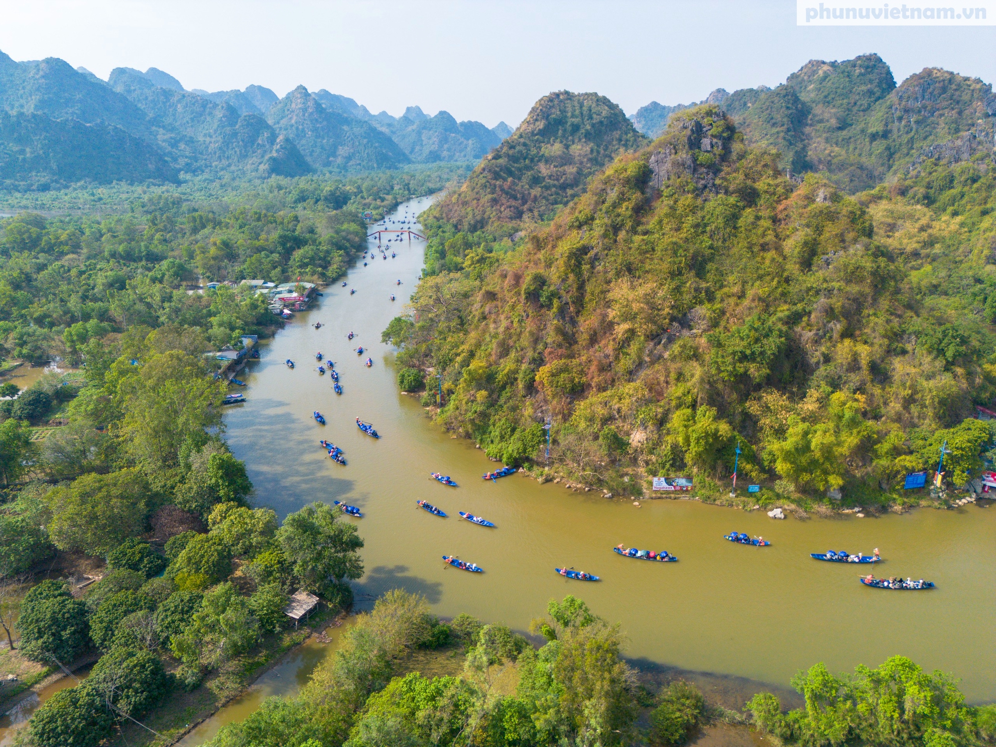 Những người phụ nữ chèo đò "dệt gấm, thêu hoa" trên danh thắng Hương Sơn- Ảnh 8.