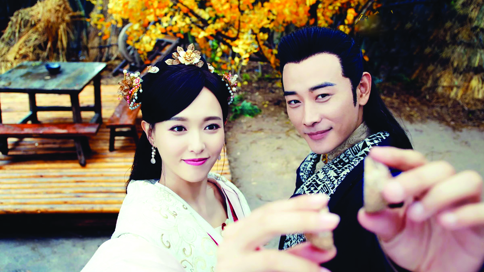 a Tấn và Đường Yên cùng chụp ảnh khi đóng phim “Cẩm tú vị ương” a Tấn và Đường Yên cùng chụp ảnh khi đóng phim “Cẩm tú vị ương”