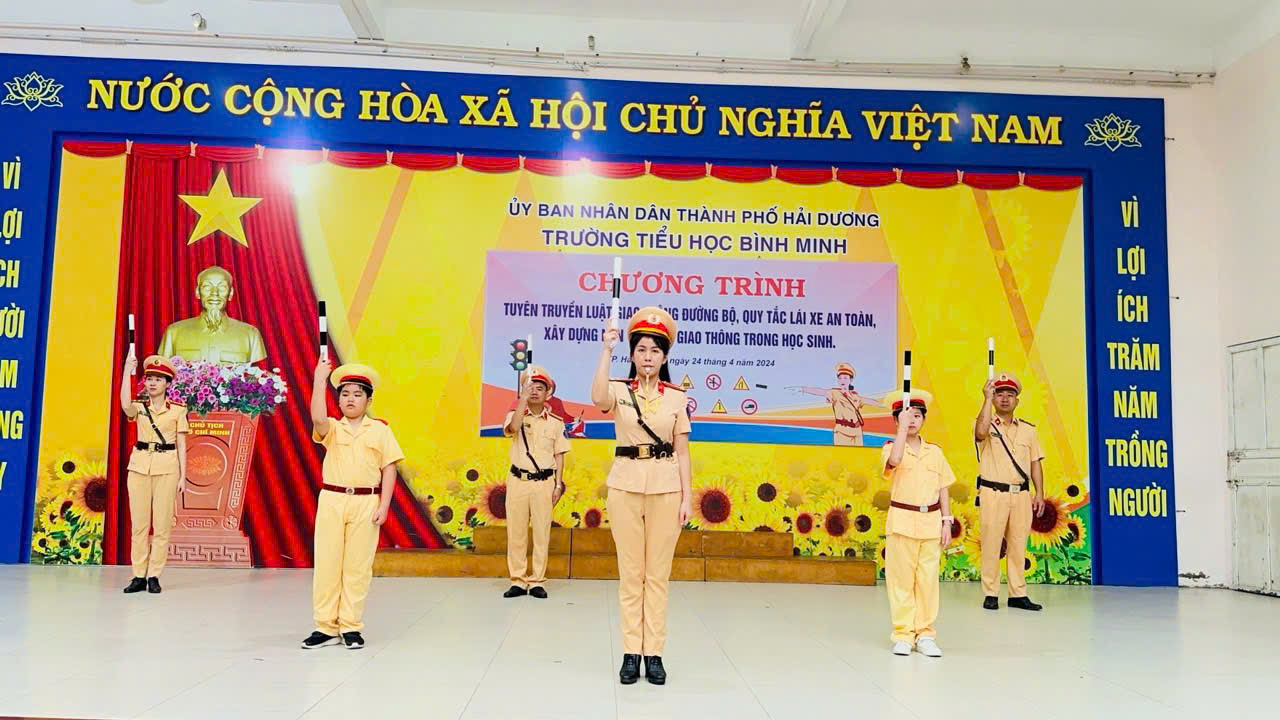Lo lắng khi nhóm hành vi “lứa tuổi học sinh vi phạm trật tự an toàn giao thông” bị tập trung xử lý- Ảnh 1. Lo lắng khi nhóm hành vi “lứa tuổi học sinh vi phạm trật tự an toàn giao thông” bị tập trung xử lý- Ảnh 1.