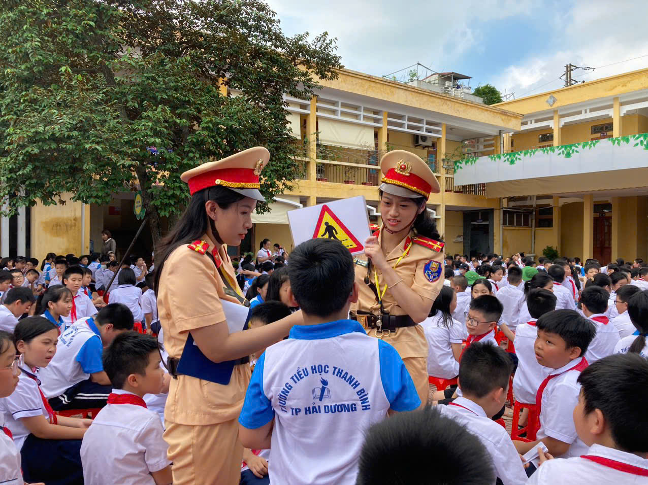 Lo lắng khi nhóm hành vi “lứa tuổi học sinh vi phạm trật tự an toàn giao thông” bị tập trung xử lý- Ảnh 3. Lo lắng khi nhóm hành vi “lứa tuổi học sinh vi phạm trật tự an toàn giao thông” bị tập trung xử lý- Ảnh 3.