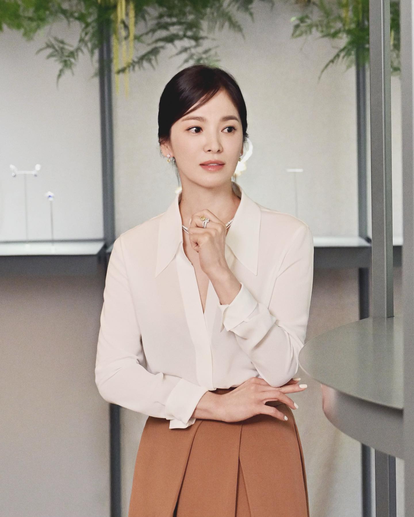 10 set đồ công sở trẻ trung cho phụ nữ trên 40 tuổi- Ảnh 10. 10 set đồ công sở trẻ trung cho phụ nữ trên 40 tuổi- Ảnh 10.