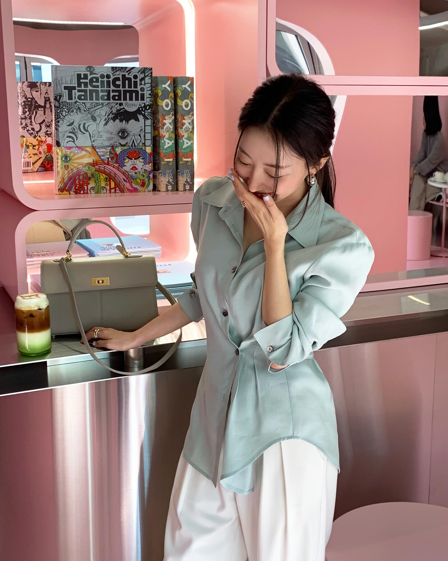 10 set đồ công sở trẻ trung cho phụ nữ trên 40 tuổi- Ảnh 4. 10 set đồ công sở trẻ trung cho phụ nữ trên 40 tuổi- Ảnh 4.