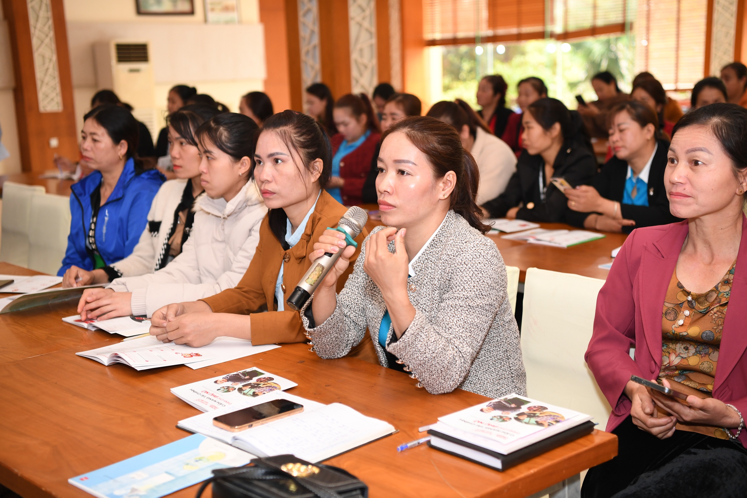 Many practical supports for women from Home Credit's Home for Life project - Photo 2. Nhiều hỗ trợ thiết thực cho phụ nữ từ dự án Home for Life của Home Credit- Ảnh 2.