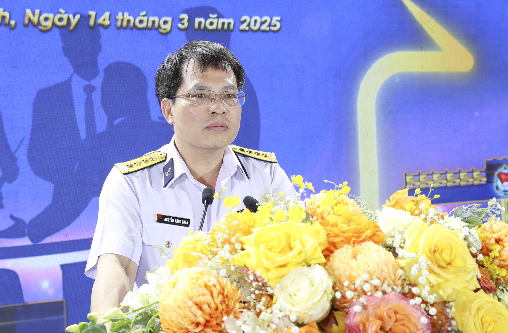 សាជីវកម្ម Saigon Newport ផ្តល់កិត្តិយសដល់កម្មករឆ្នើមជាង ៤០០ នាក់ - រូបថត ២. Tổng công ty Tân cảng Sài Gòn vinh danh hơn 400 người lao động tiêu biểu- Ảnh 2.