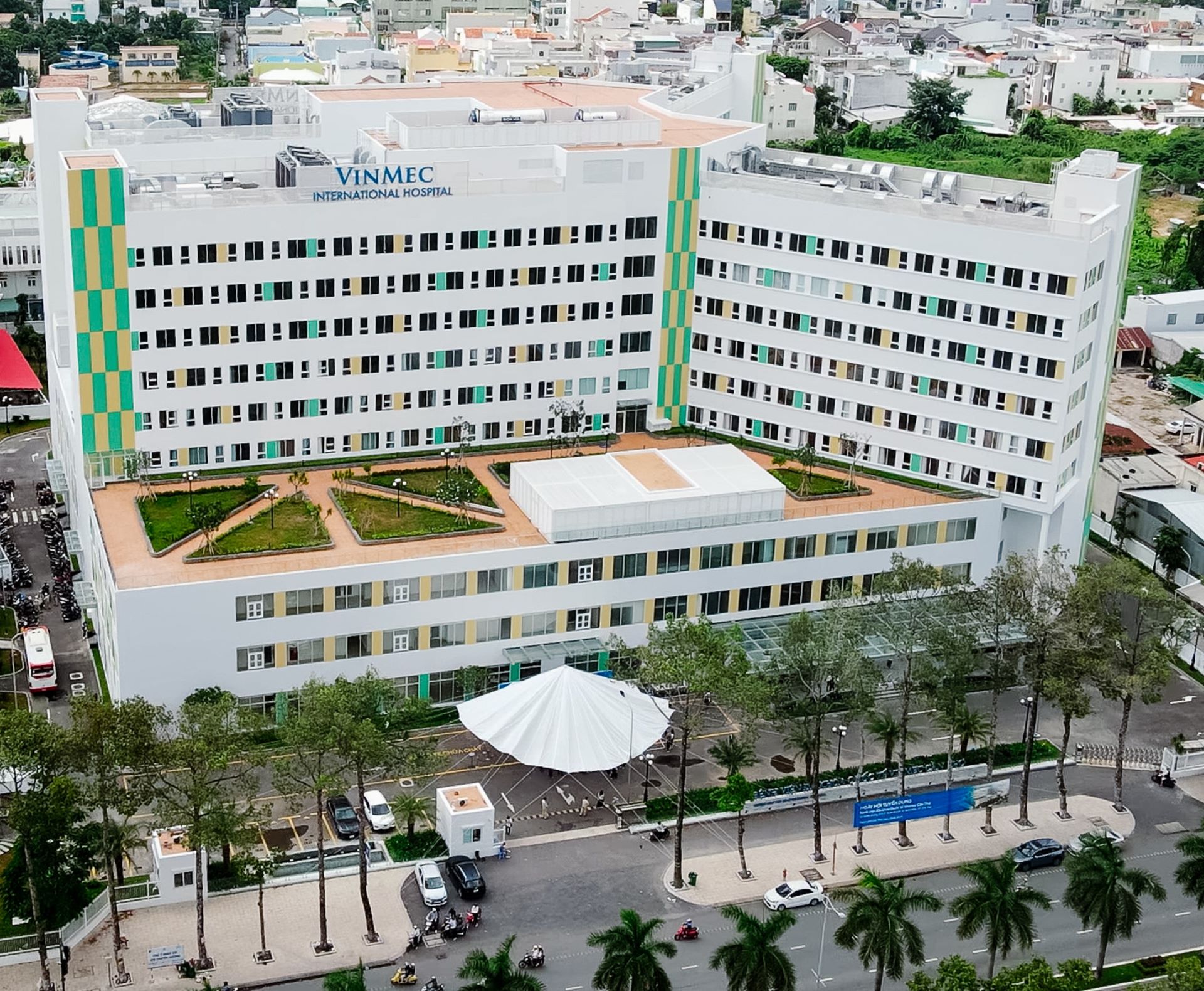 Vinmec Can Tho ມີມູນຄ່າການລົງທຶນ 2.350 ຕື້ດົ່ງ ດ້ວຍເນື້ອທີ່ກວ່າ 41.000 m2, ຄາດວ່າຈະເປີດກ້ວາງການບໍລິການດ້ານການແພດຄຸນນະພາບສູງຢູ່ພາກຕາເວັນຕົກສຽງໃຕ້. Vinmec Cần Thơ có vốn đầu tư 2.350 tỷ đồng với quy mô hơn 41.000 m2, kỳ vọng mở ra lựa chọn mới về dịch vụ y tế chất lượng cao tại khu vực Tây Nam Bộ.