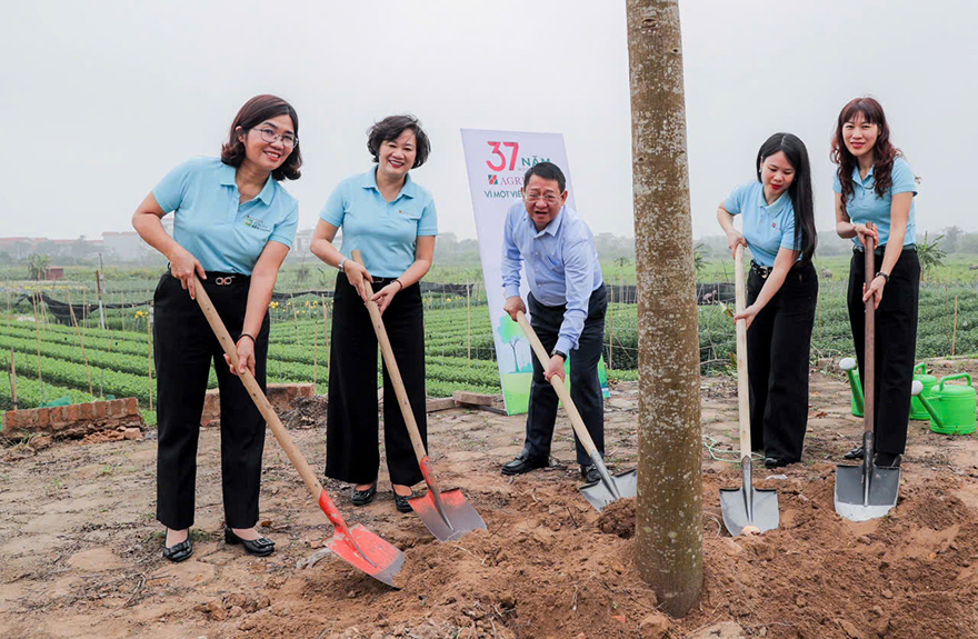 'Agribank - Thêm cây, thêm sự sống', lan tỏa hành trình 'Vì tương lai xanh' tại Mê Linh- Ảnh 3.