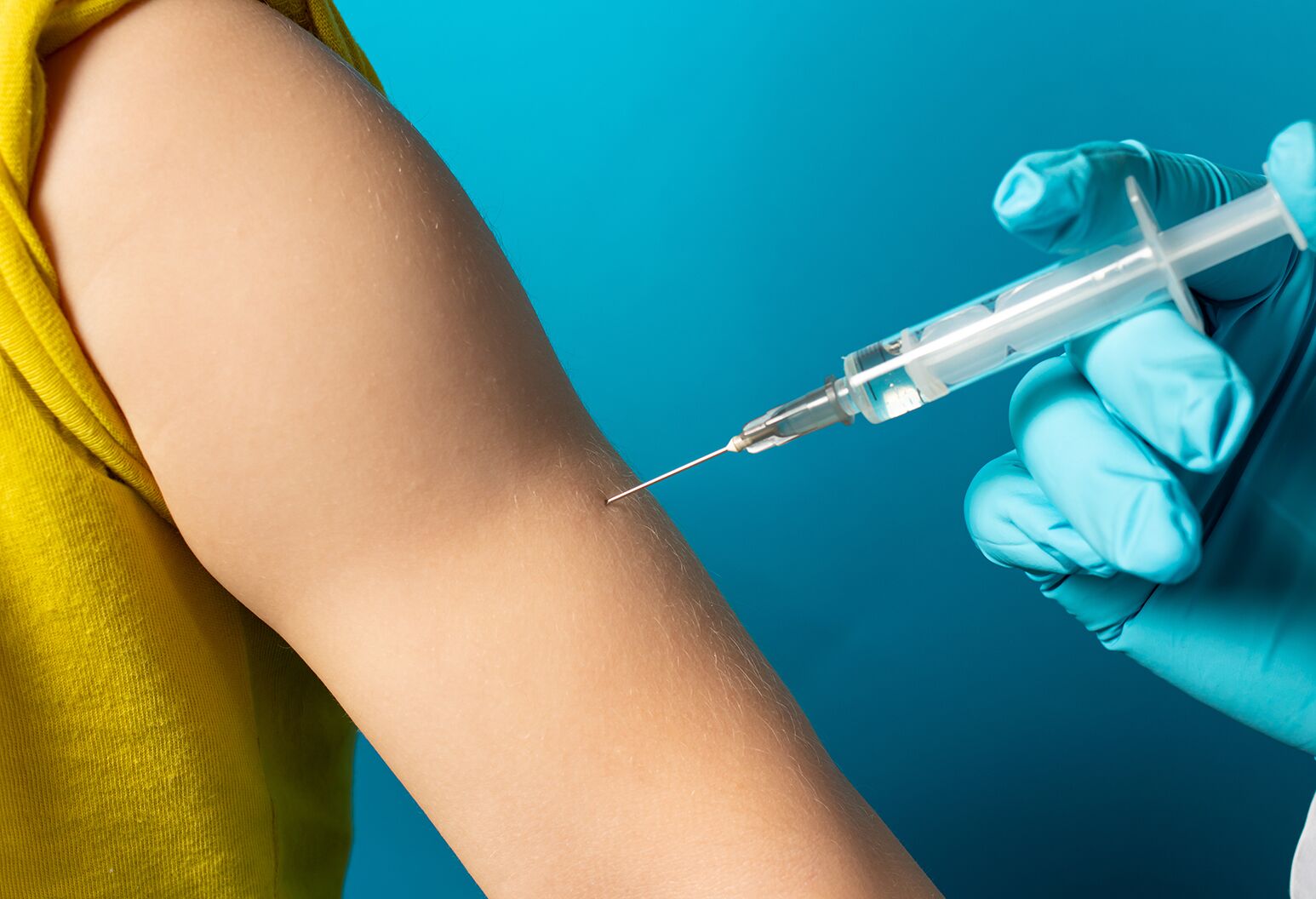 Cảm thấy ốm yếu và mệt mỏi sau tiêm vaccine phòng cúm có bình thường không?- Ảnh 1.