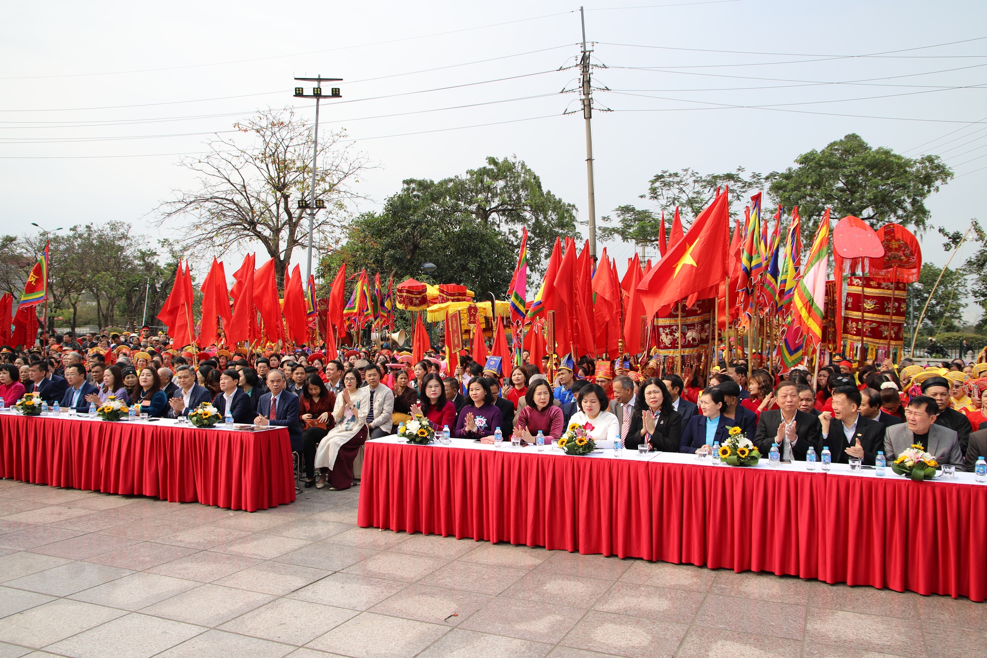 Chủ tịch Hội LHPN Việt Nam dự khai mạc Lễ hội đền - chùa Bà Tấm (Nguyên phi Ỷ Lan) năm 2025- Ảnh 4.