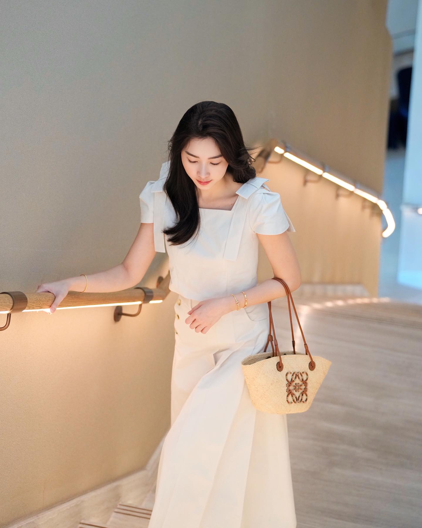 10 cách mặc chân váy dài trẻ xinh cho mùa hè sắp tới- Ảnh 5. 10 cách mặc chân váy dài trẻ xinh cho mùa hè sắp tới- Ảnh 5.