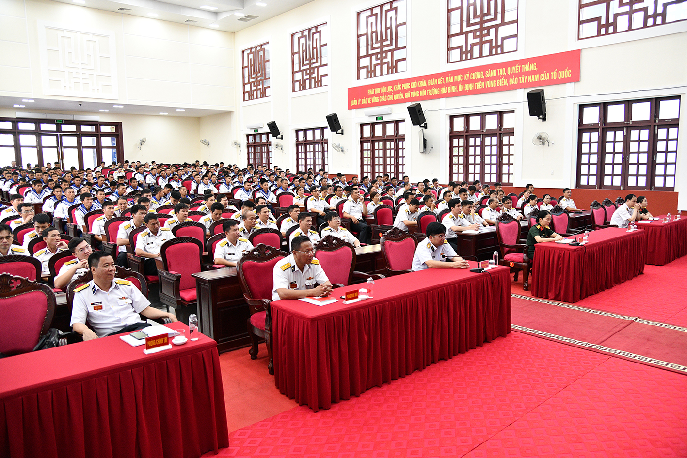 Truyền thông "Xây dựng gia đình hạnh phúc và phòng, chống bạo lực gia đình" cho bộ đội Hải quân- Ảnh 1. Truyền thông "Xây dựng gia đình hạnh phúc và phòng, chống bạo lực gia đình" cho bộ đội Hải quân- Ảnh 1.