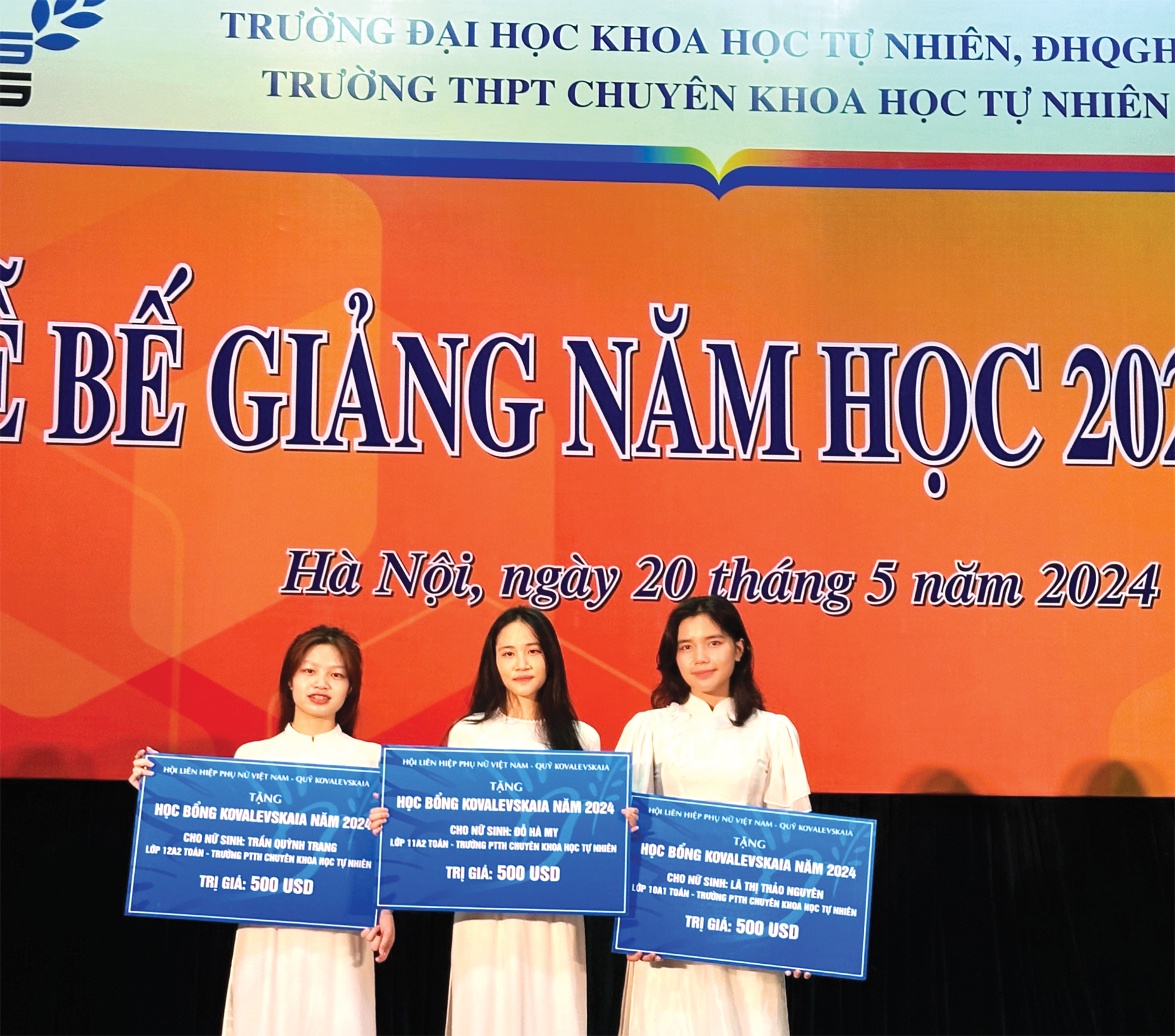 Extendiendo el sueño de una estudiante de Licenciatura en Matemáticas - Foto 1. Nối dài ước mơ của nữ sinh chuyên Toán- Ảnh 1.