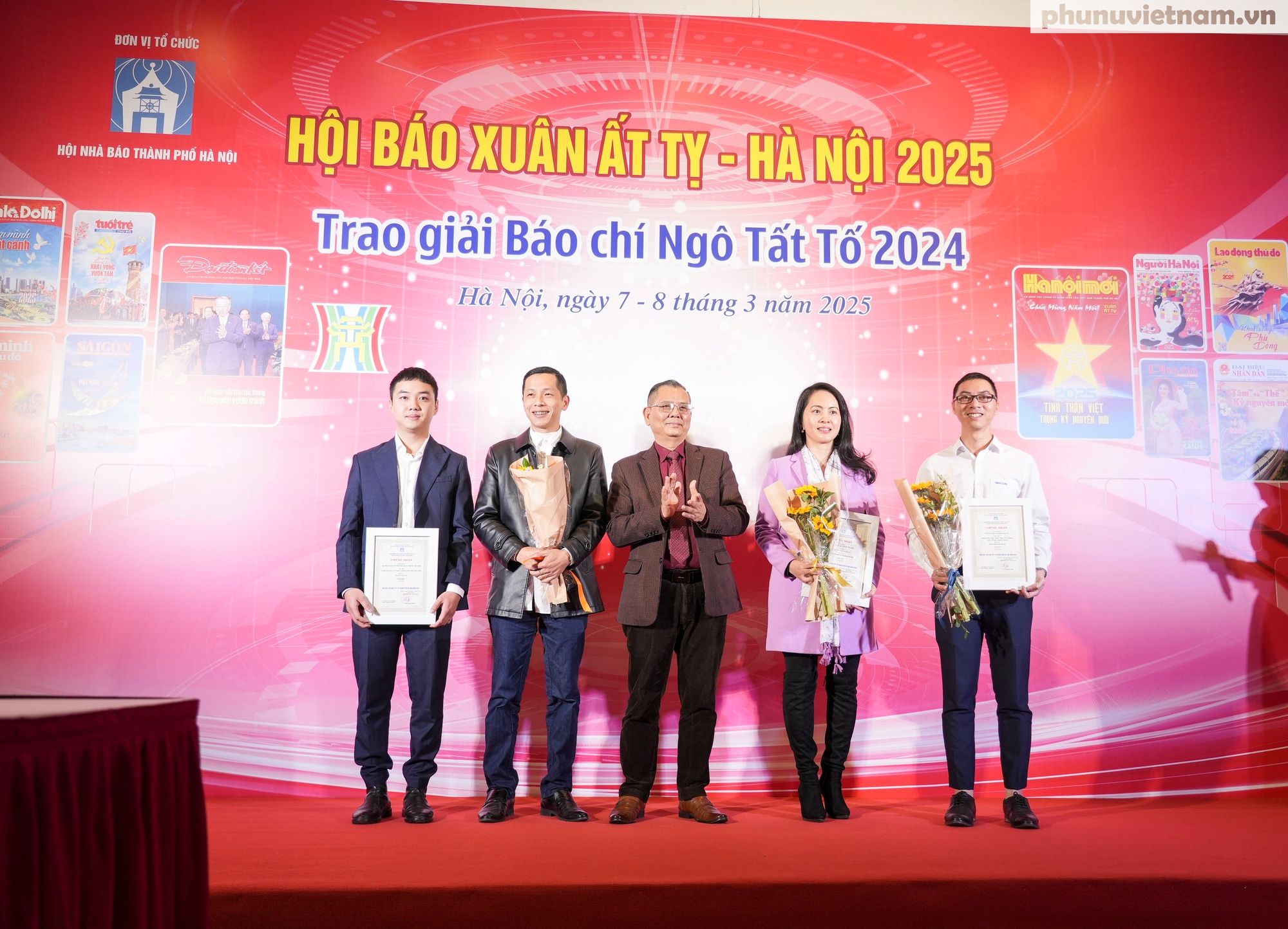 Khai mạc Hội Báo Xuân Ất Tỵ - Hà Nội 2025 và trao Giải Báo chí Ngô Tất Tố 2024- Ảnh 3. Khai mạc Hội Báo Xuân Ất Tỵ - Hà Nội 2025 và trao Giải Báo chí Ngô Tất Tố 2024- Ảnh 3.