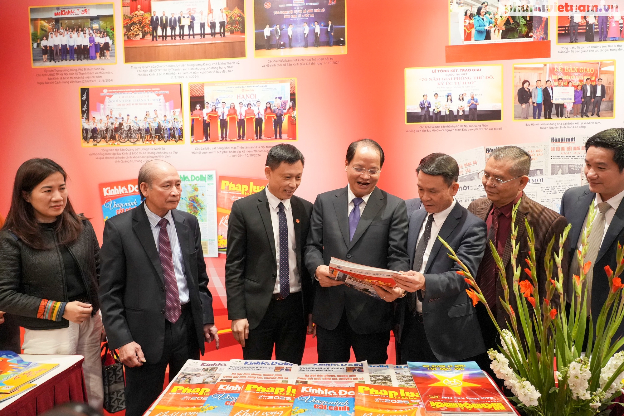 Khai mạc Hội Báo Xuân Ất Tỵ - Hà Nội 2025 và trao Giải Báo chí Ngô Tất Tố 2024- Ảnh 11. Khai mạc Hội Báo Xuân Ất Tỵ - Hà Nội 2025 và trao Giải Báo chí Ngô Tất Tố 2024- Ảnh 11.